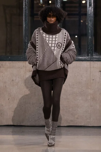 Look 19